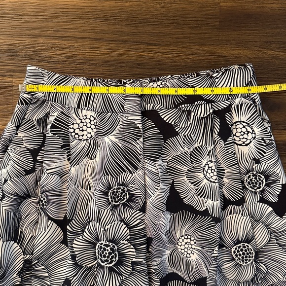 Express Stylist Super High Waisted Satin Pleated Wide Leg Floral Pant 6 Regular - Picture 7 of 15